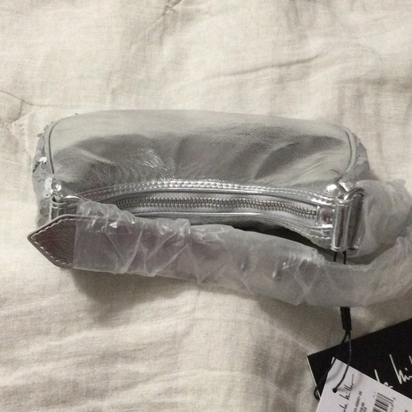 Nicole Miller Silver Sequin Small Shoulder Bag  8.5x6x2.5 - Picture 7 of 9